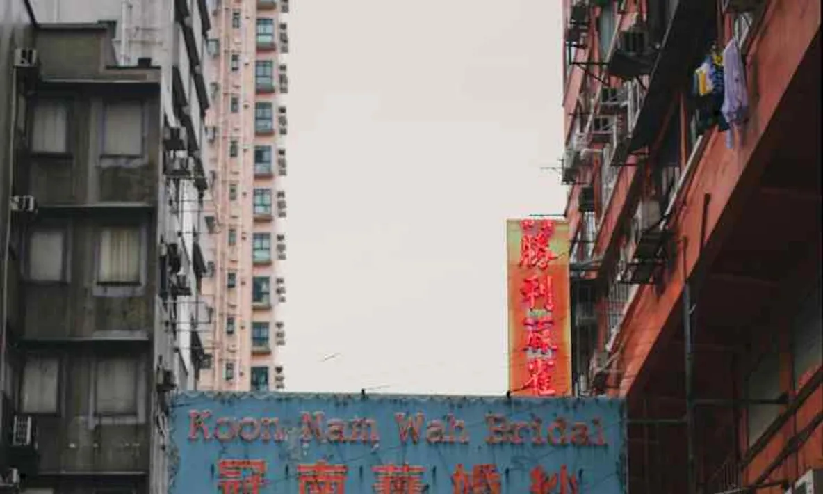 Automatic before-and-after demo of blurry photo repair